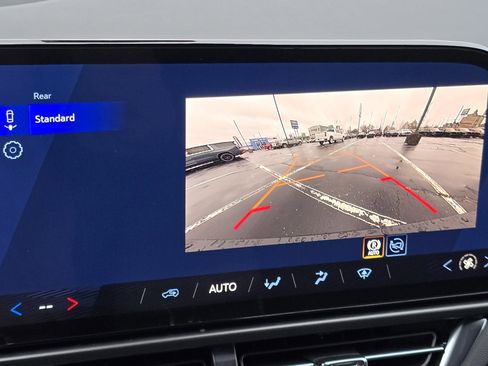 New 2026 Chevrolet Equinox EV LT image 4