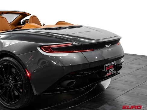 Used 2019 Aston Martin DB11 Volante RWD image 18