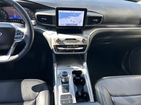 Used 2022 Ford Explorer XLT w/ Equipment Group 202A image 14