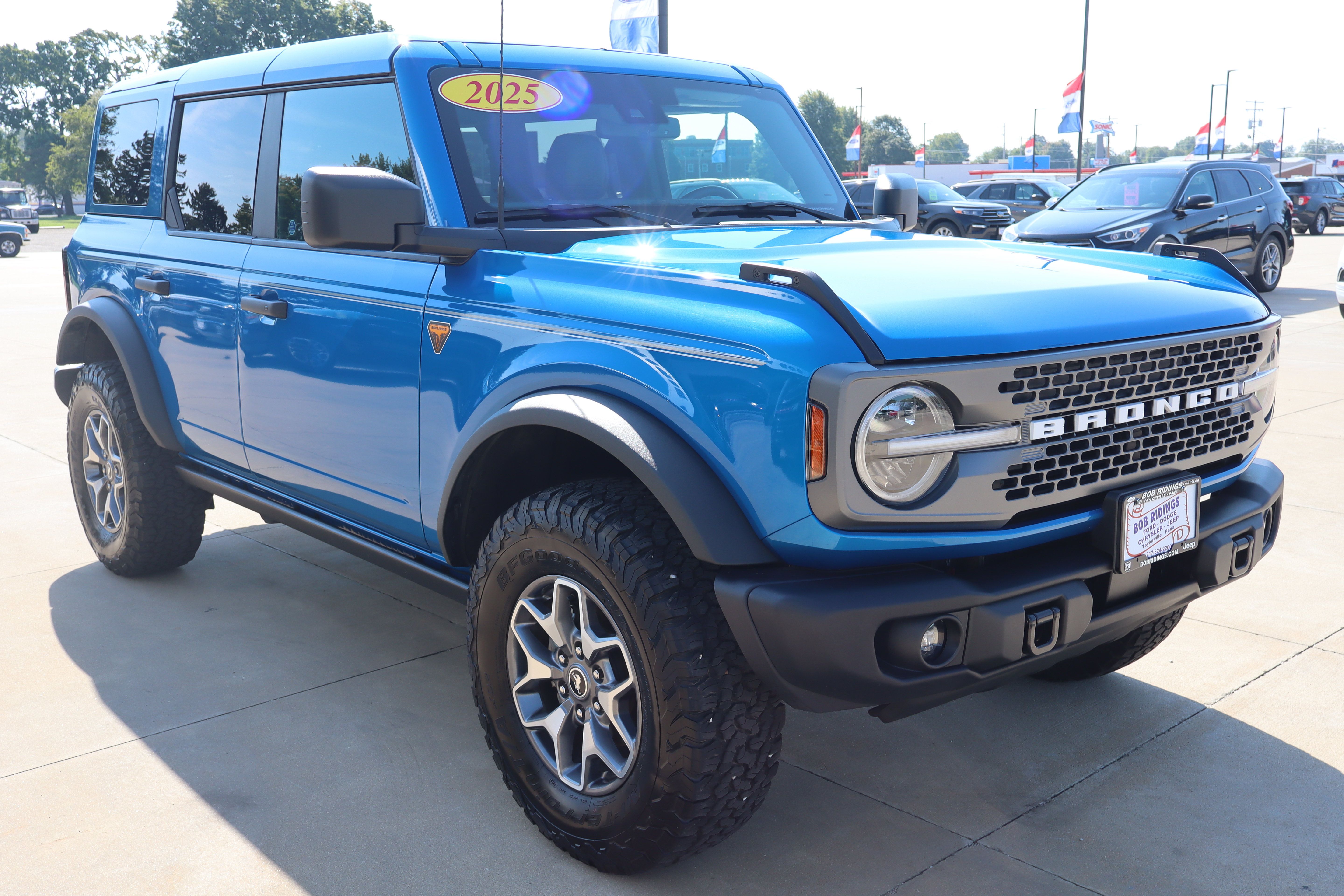 Used 2025 Ford Bronco Badlands AWD/4WD image 3