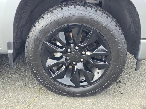 Used 2023 Chevrolet Silverado 1500 Custom image 9