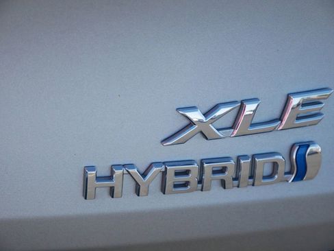 Used 2024 Toyota Sienna XLE image 21