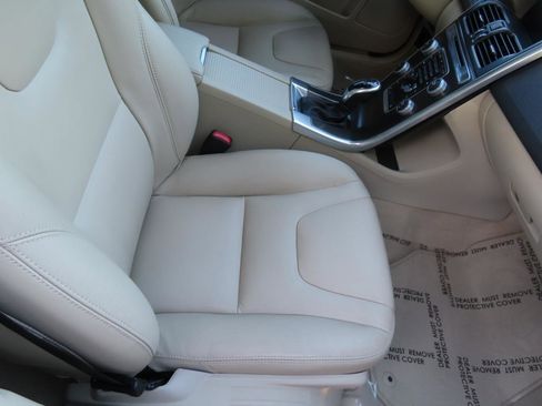 Used 2016 Volvo XC60 T5 Premier w/ Proximity Package AWD/4WD image 21