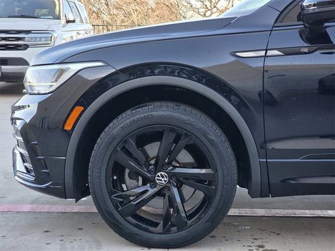 Used 2023 Volkswagen Tiguan SE R-Line image 5