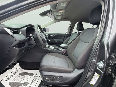 Used 2025 Toyota RAV4 XLE image 20