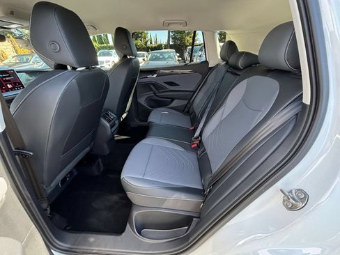 Used 2026 Volkswagen Tiguan SE AWD/4WD image 28