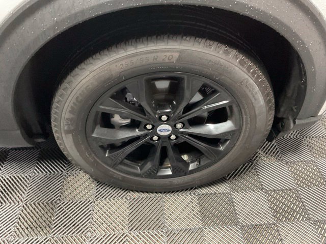 Used 2024 Ford Explorer XLT w/ Equipment Group 202A AWD/4WD image 43