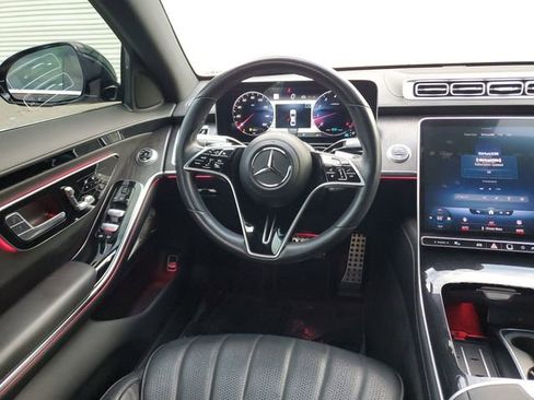 Used 2022 Mercedes-Benz S 500 4MATIC w/ AMG Line Package image 12