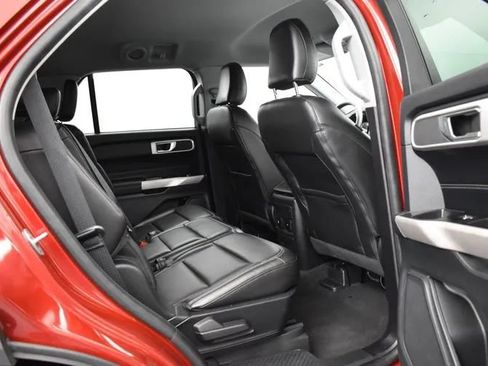 Used 2022 Ford Explorer XLT w/ Equipment Group 202A AWD/4WD image 18