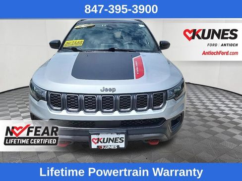 Used 2025 Jeep Compass Trailhawk AWD/4WD image 2