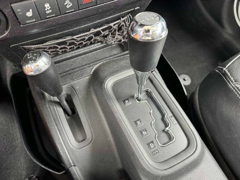 Used 2016 Jeep Wrangler Unlimited Sahara AWD/4WD image 32