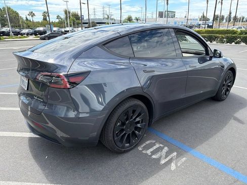 Used 2022 Tesla Model Y Long Range AWD/4WD image 6