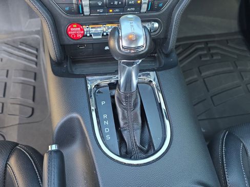 Used 2017 Ford Mustang Premium image 18