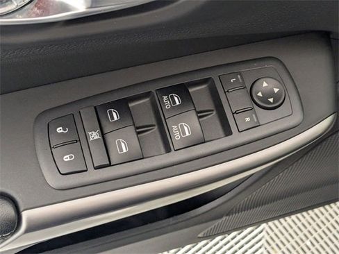 Used 2019 Jeep Cherokee Limited w/ Technology Group image 12