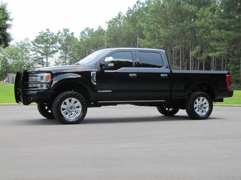 Used 2019 Ford F250 Platinum w/ Platinum Ultimate Package AWD/4WD image 3