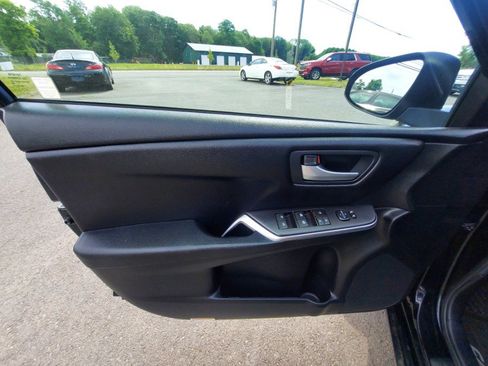 Used 2017 Toyota Camry SE FWD image 8