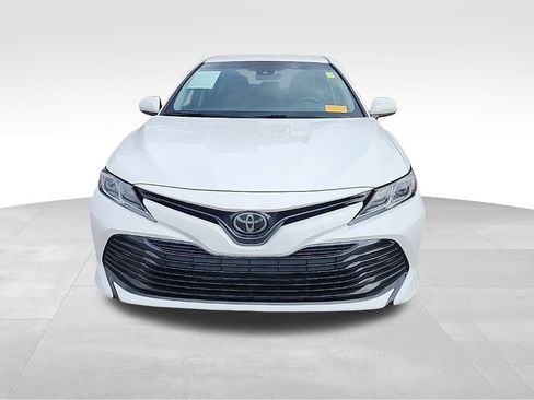 Used 2018 Toyota Camry L image 11