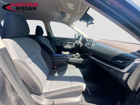 Used 2023 Nissan Rogue SV AWD/4WD image 36