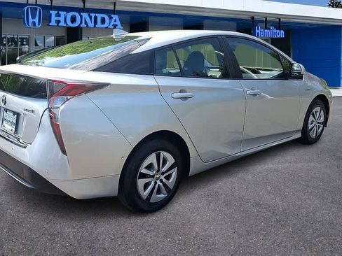 Used 2017 Toyota Prius Four FWD image 8