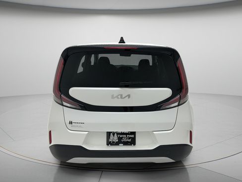 Used 2025 Kia Soul LX w/ LX Technology Package FWD image 7