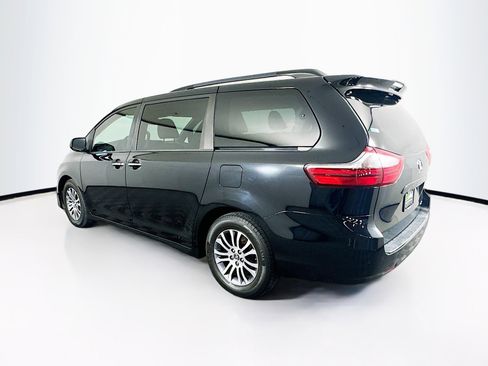 Used 2020 Toyota Sienna XLE image 9