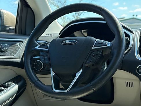 Used 2020 Ford Edge Titanium image 38