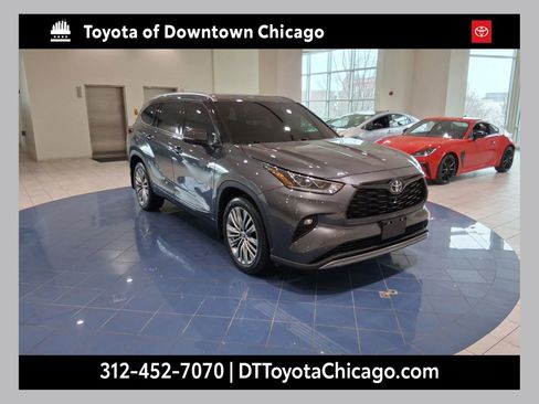 Used 2022 Toyota Highlander Platinum image 1