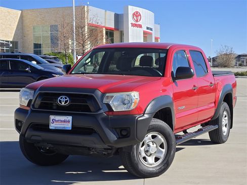 Used 2014 Toyota Tacoma PreRunner image 2