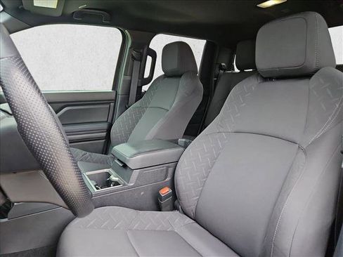 Used 2025 Toyota Tacoma SR5 AWD/4WD image 16