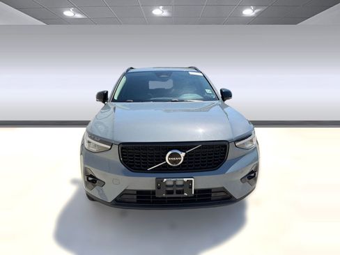 Used 2023 Volvo XC40 B5 Plus w/ Driver Assist Package AWD/4WD image 6