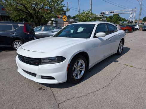 Used 2020 Dodge Charger SXT w/ Leather Interior Group RWD image 3