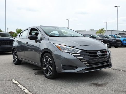 Used 2024 Nissan Versa SR FWD image 2