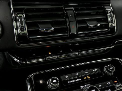 Used 2021 Lincoln Navigator Reserve image 31