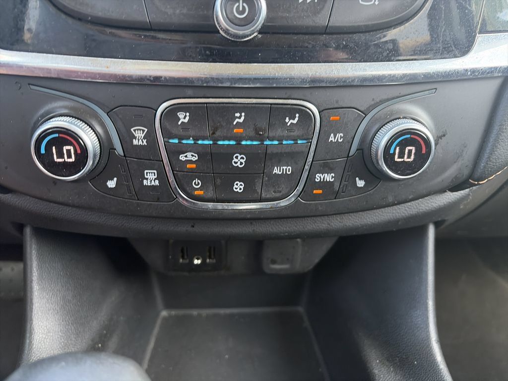 Used 2021 Chevrolet Traverse LT FWD image 23