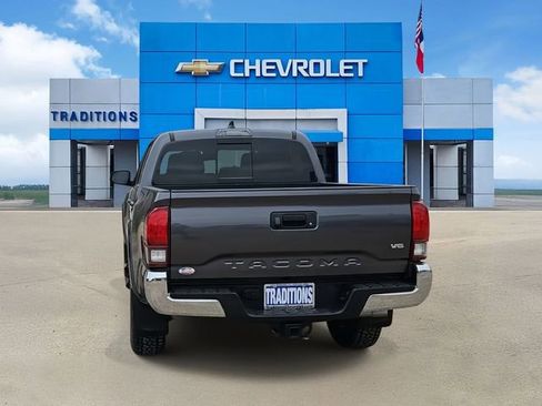 Used 2021 Toyota Tacoma SR5 RWD image 8