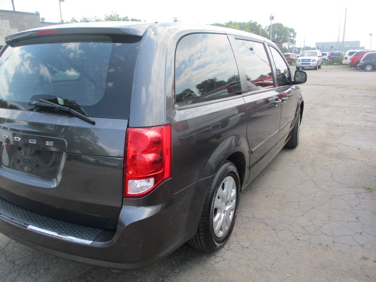 Used 2016 Dodge Grand Caravan American Value Package w/ UConnect Hands-Free Group FWD image 6