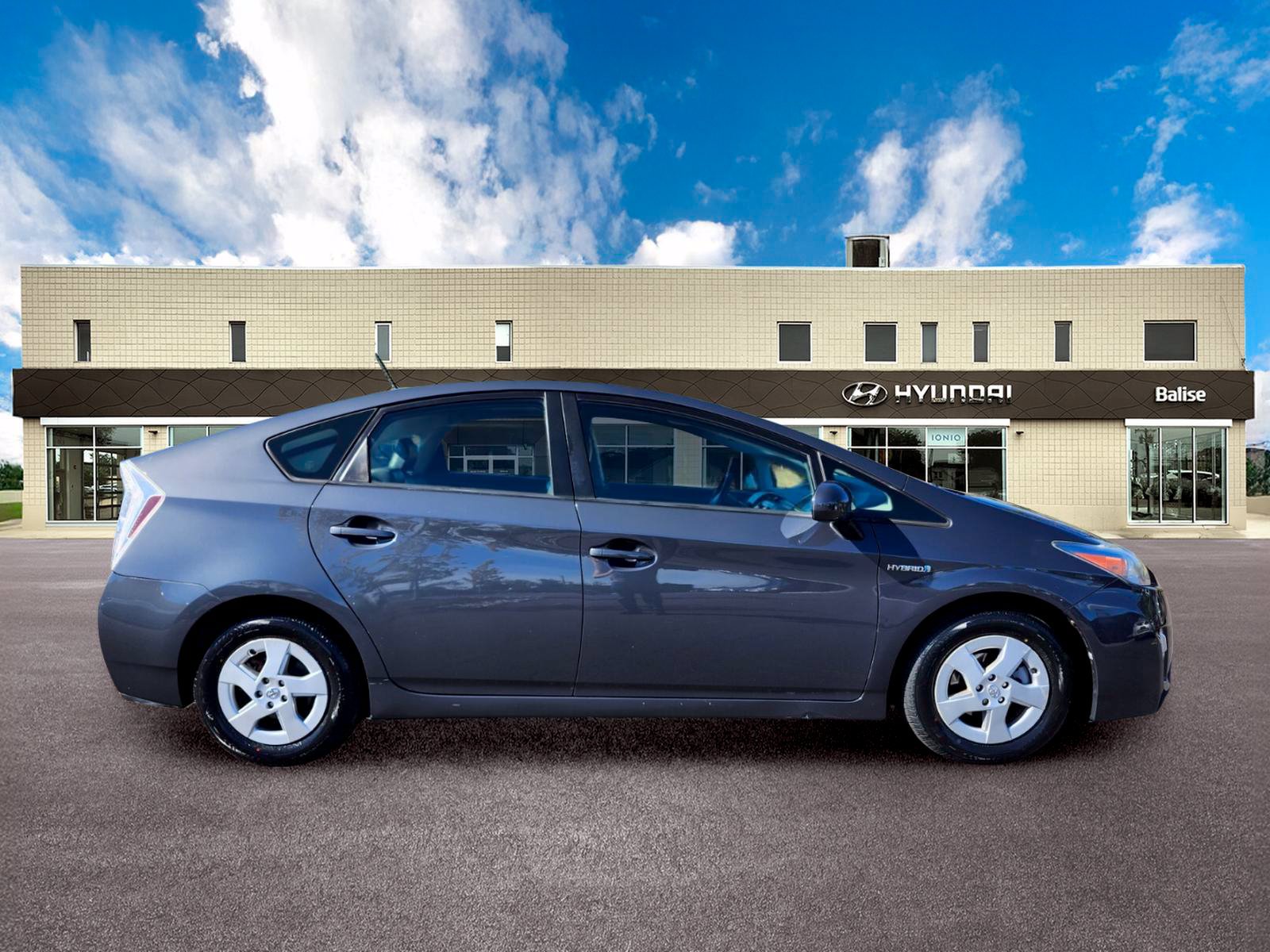 Used 2010 Toyota Prius Four w/ Solar Roof Pkg FWD image 2