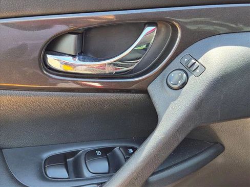 Used 2019 Nissan Rogue SV FWD image 12