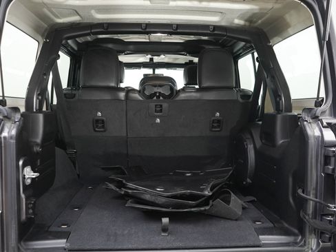 Used 2022 Jeep Wrangler Unlimited Sahara w/ Cold Weather Group AWD/4WD image 9