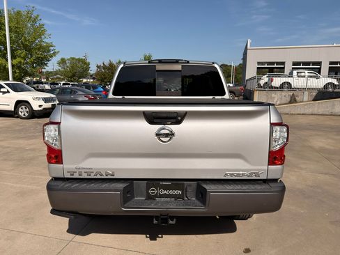 Used 2019 Nissan Titan PRO-4X image 4