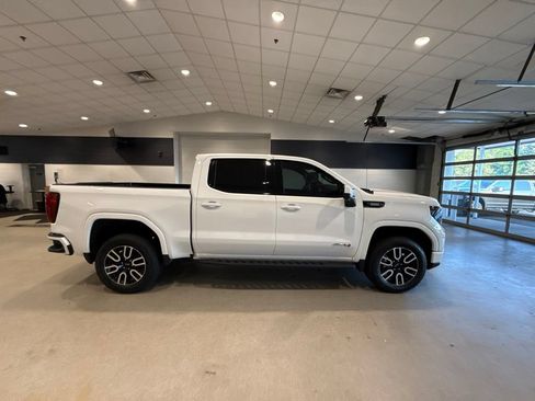 Used 2023 GMC Sierra 1500 AT4 w/ AT4 Premium Package AWD/4WD image 8