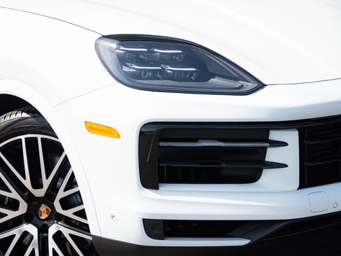 Certified 2026 Porsche Cayenne E-Hybrid AWD/4WD image 39