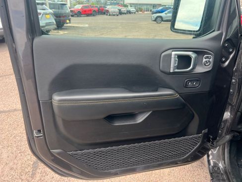 Used 2025 Jeep Wrangler Sahara AWD/4WD image 18