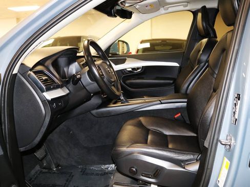 Used 2022 Volvo XC90 T5 Momentum AWD/4WD image 13