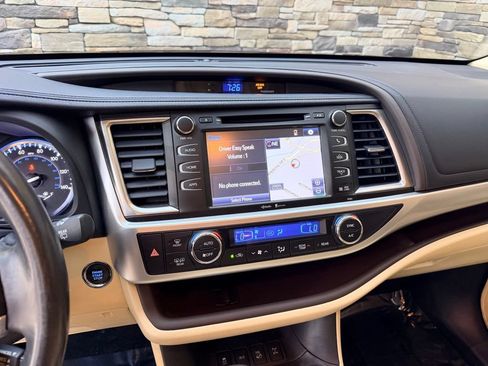 Used 2014 Toyota Highlander XLE AWD/4WD image 24