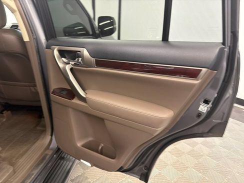 Used 2017 Lexus GX 460 AWD/4WD image 17