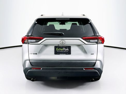 Used 2021 Toyota RAV4 LE image 7