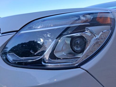 Used 2016 Chevrolet Equinox LTZ w/ Enhanced Convenience Package FWD image 8