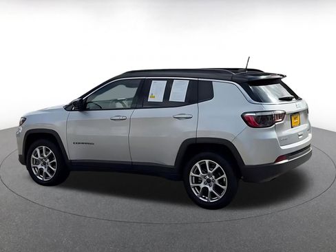 Used 2025 Jeep Compass Limited image 10