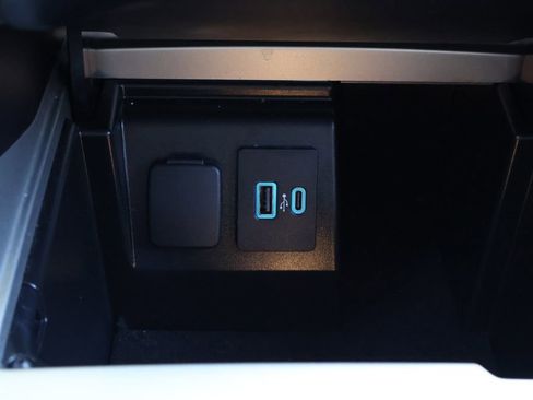 Used 2024 Ford Explorer Limited image 22